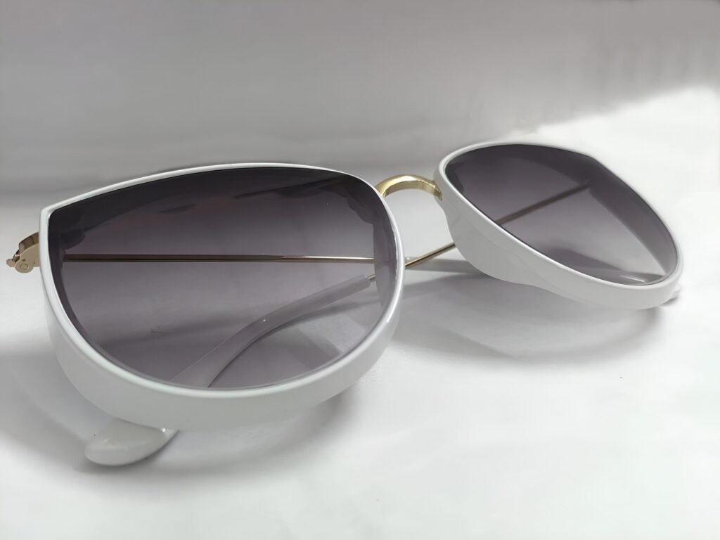 Women Vintage Style Cat Eye Sunglasses, Midnight Design, White